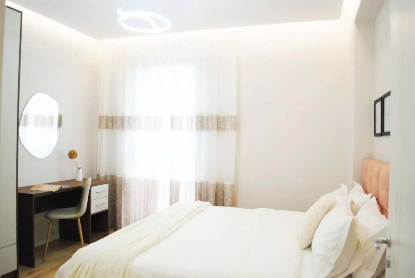 Lindi'S Apartment 4/6 Тирана Албания